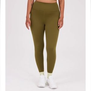 Fern FLOAT Ultralight Legging from girlfriend collective 🌿